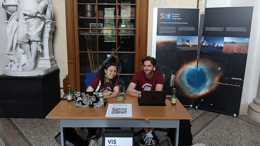 Students provided information about the astronomy study program (C) Bogdan Teodorescu