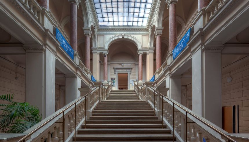 Universitätssternwarte, Hauptstiege